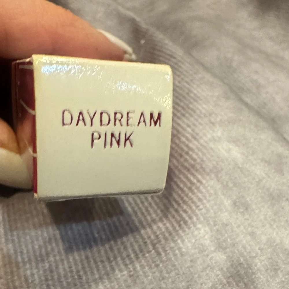 Avon Number‎ One color, cream, moisture, lipstick and daydream pink new